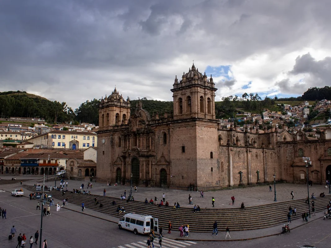 Cusco Cathedral and Plaza de Armas panoramic view with Andes mountains (best time to visit cusco) | Cusco Tours